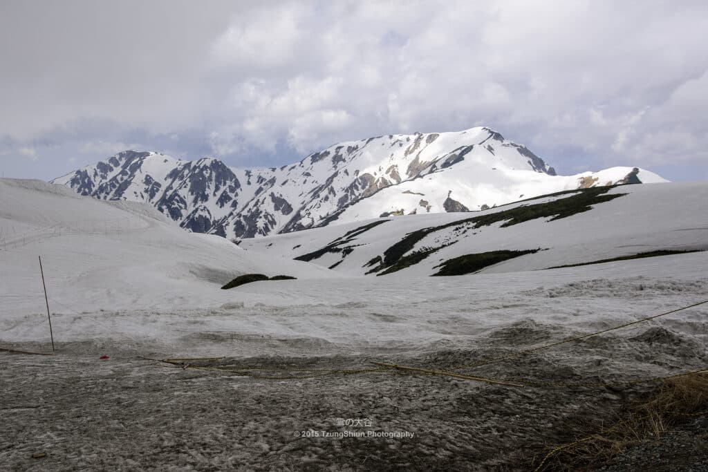 立山雪牆